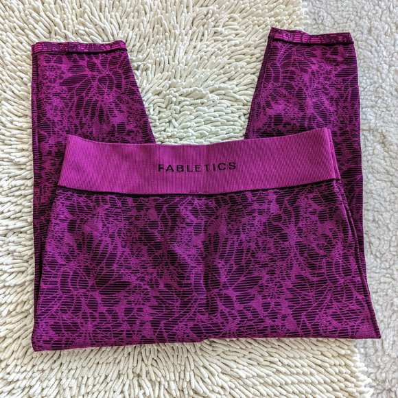 Fabletics Capri Leggings  Sz M - Picture 9 of 12